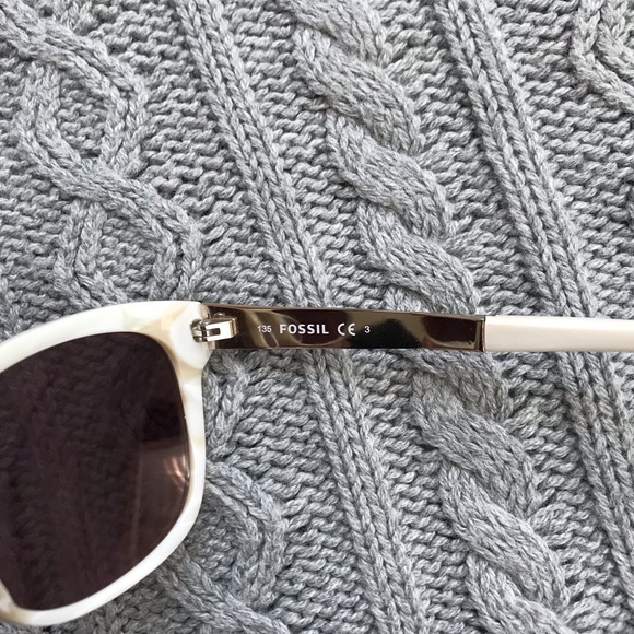 Fossil mirror lens, cream tortoise gold sunglasses - Picture 7 of 8